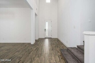 1221 E Paseo Way in Phoenix, AZ - Building Photo - Building Photo