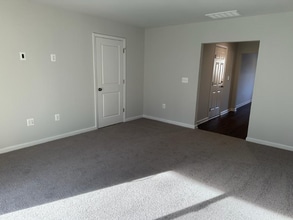 619 Rivanna Hl Rd in Glen Allen, VA - Foto de edificio - Building Photo