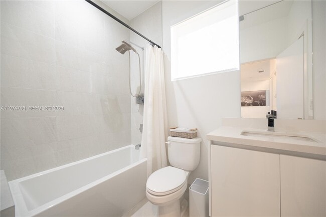 10366 NW 68th Ter in Doral, FL - Building Photo - Building Photo