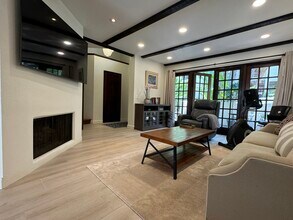 8680 Villa La Jolla Dr in La Jolla, CA - Building Photo - Building Photo