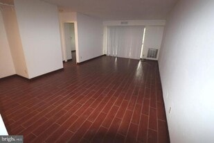 10850 Green Mountain Cir in Columbia, MD - Building Photo