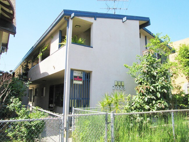 2028 Pennsylvania Ave in Los Angeles, CA - Foto de edificio - Building Photo