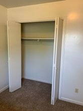 311 Pierce Ave, Unit 311 in Charleston, IL - Foto de edificio - Building Photo