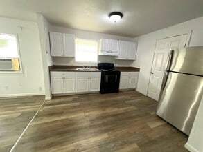 5523 Avenue O 1/2 in Galveston, TX - Building Photo - Building Photo