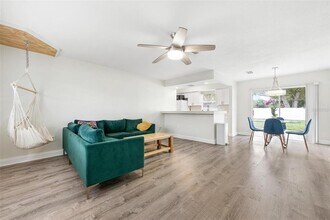 5120 Brookmeade Dr in Sarasota, FL - Building Photo - Building Photo