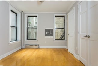 Bedford Street in New York, NY - Building Photo - Building Photo