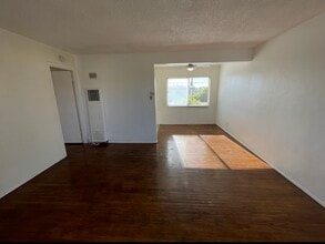 4068 Oakcrest Dr, Unit 3 in San Diego, CA - Building Photo - Building Photo