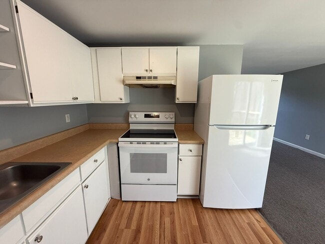 22 Hadley Rd in Sunderland, MA - Building Photo - Building Photo