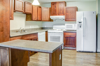 Brennan Pointe I in Newport News, VA - Building Photo - Building Photo