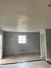116 W 17th St-Unit -REAR in Hialeah, FL - Building Photo - Building Photo