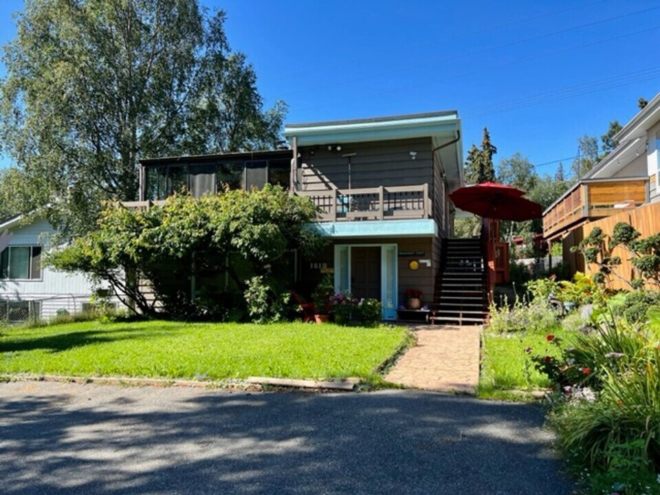 1610 E St in Anchorage, AK - Building Photo