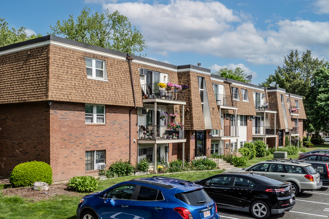 River Run Condominiums in Northampton, MA - Building Photo