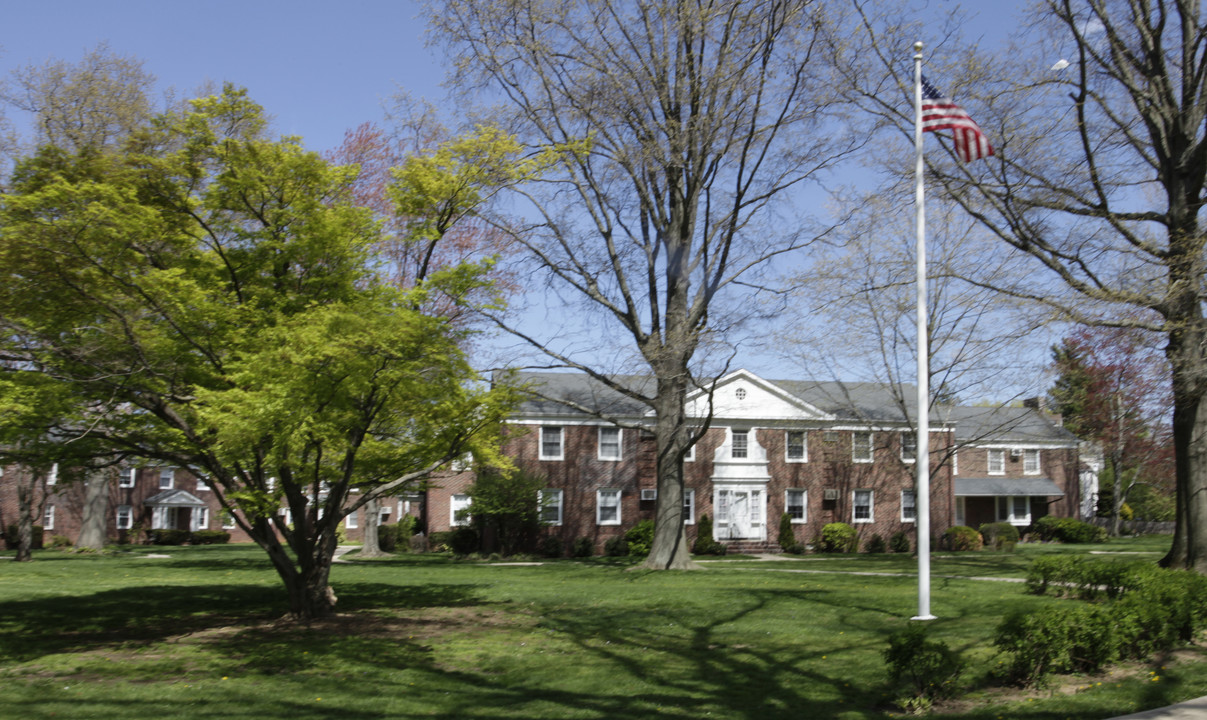 Warwick Gardens in Red Bank, NJ - Building Photo