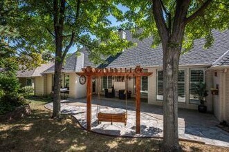 1017 Gulmor Rd in Edmond, OK - Foto de edificio - Building Photo