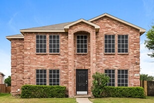 1054 Graystone Dr in Lancaster, TX - Building Photo