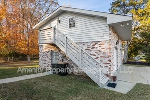 121 Yorkshire Dr in Yorktown, VA - Building Photo