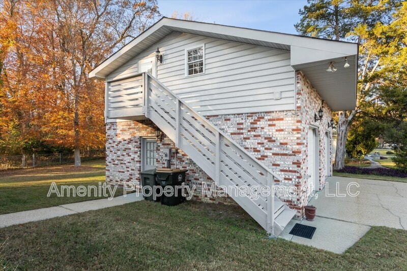 121 Yorkshire Dr in Yorktown, VA - Building Photo