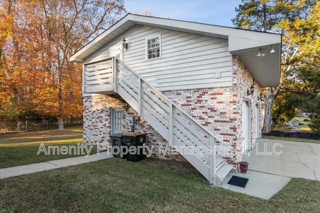 property at 121 Yorkshire Dr