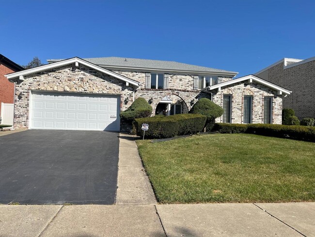 6516 Hoffman Terrace in Morton Grove, IL - Foto de edificio - Building Photo