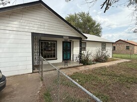 2002 N Mirror St in Amarillo, TX - Building Photo