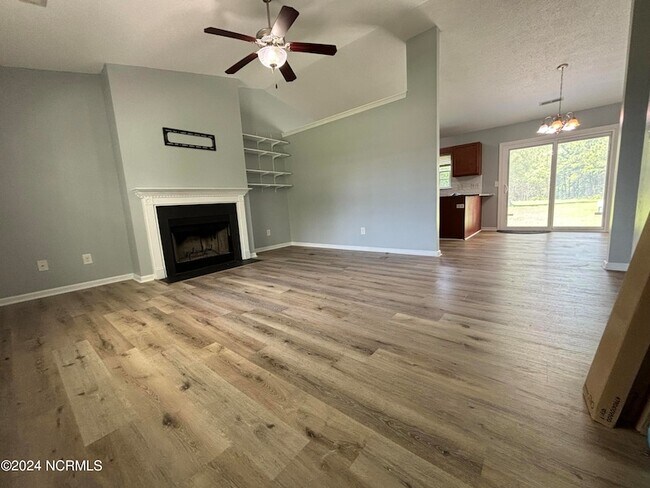 215 Finishing Ln in Sneads Ferry, NC - Building Photo - Building Photo