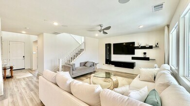 35322 Orchard Trails in Fallbrook, CA - Building Photo - Building Photo