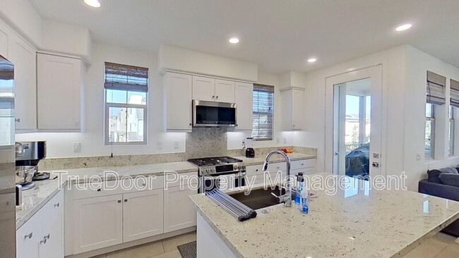 1101 Lasso Wy in Mission Viejo, CA - Building Photo - Building Photo