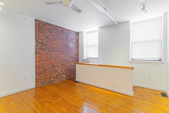 Mariners Court Apartments in Philadelphia, PA - Building Photo - Interior Photo