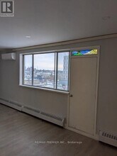 3046 Jaguar Valley Dr in Mississauga, ON - Building Photo - Building Photo