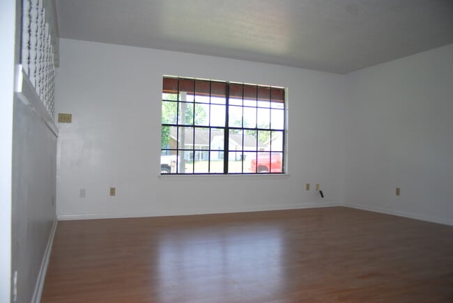 2322 Norris Cir in Gulfport, MS - Building Photo - Building Photo