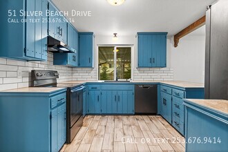 51 Silver Beach Dr in Steilacoom, WA - Building Photo - Building Photo