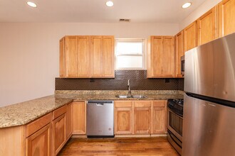 1450 N Campbell Ave-Unit -2F in Chicago, IL - Building Photo - Building Photo