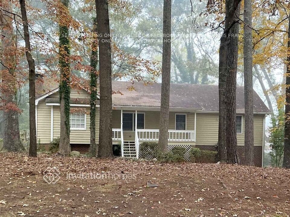 2923 Marsh Ln SW in Stone Mountain, GA - Building Photo