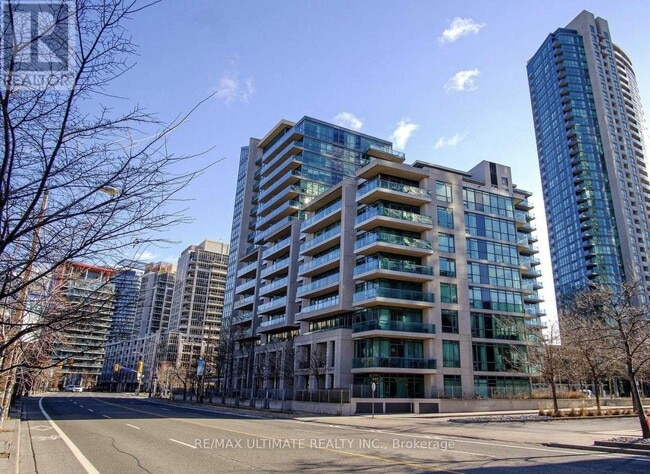 209 Fort York Blvd in Toronto, ON - Building Photo - Building Photo