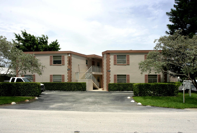 Southport Court Apartments in Fort Lauderdale, FL - Building Photo - Building Photo