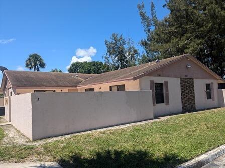 4962 Cherry Rd in West Palm Beach, FL - Building Photo