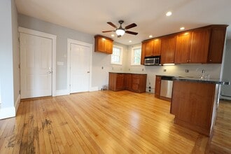 15 Warren St in Stoneham, MA - Building Photo - Building Photo