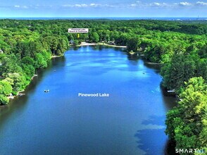 10 Old Pinewood Trail in Trumbull, CT - Building Photo - Building Photo