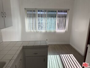 624 Aerick St-Unit -1 in Inglewood, CA - Foto de edificio - Building Photo