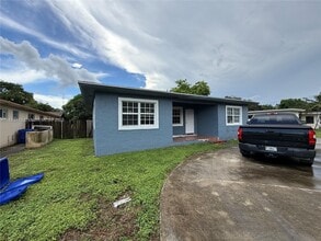 6210 SW 27th St in Miramar, FL - Building Photo - Building Photo