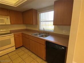906 SE 14th Terrace in Cape Coral, FL - Building Photo - Building Photo