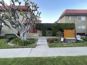 Lido Apartments - 10535 Rose Ave in Los Angeles, CA - Building Photo - Building Photo