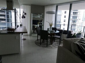1000 Brickell Plaza, Unit 2301 in Miami, FL - Foto de edificio - Building Photo
