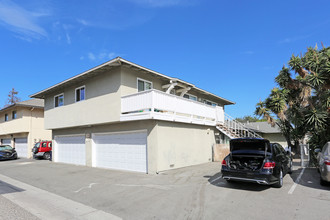 7112 Heil Ave in Huntington Beach, CA - Building Photo - Building Photo