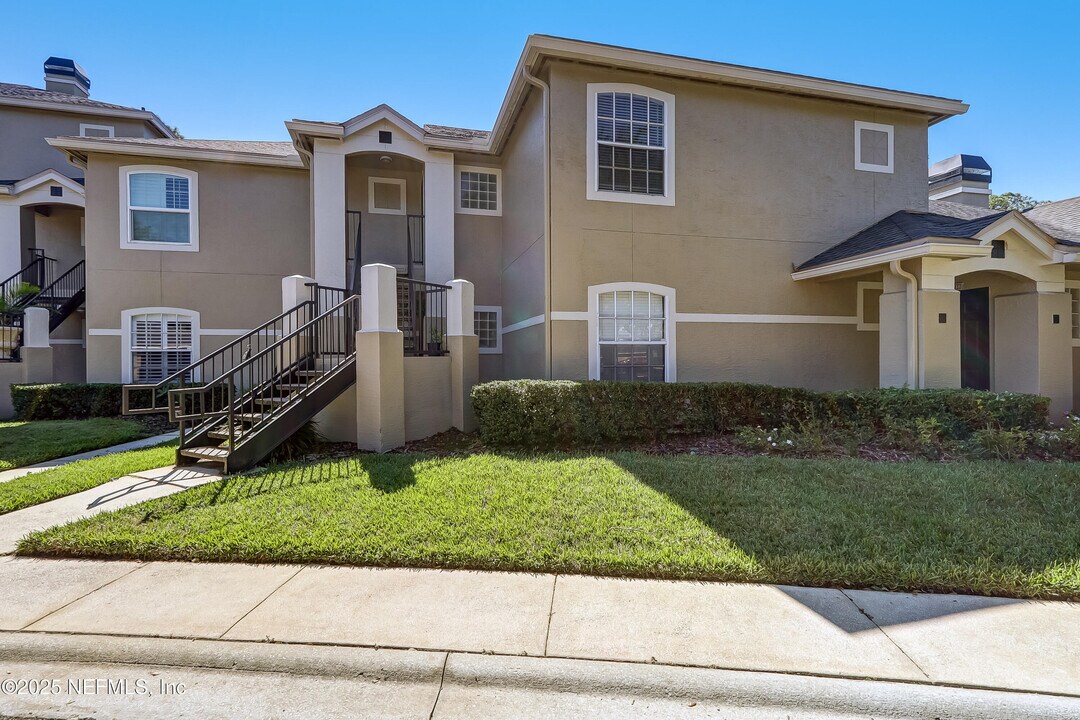 1655 The Greens Way in Jacksonville Beach, FL - Building Photo