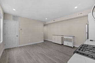 2268 Druid Park Dr, Unit Unit 2 in Baltimore, MD - Foto de edificio - Building Photo