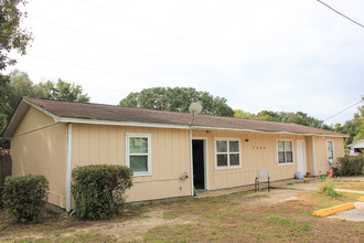 7240 Hilburn Rd in Pensacola, FL - Building Photo - Building Photo