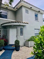 535 NE 68th St in Miami, FL - Building Photo