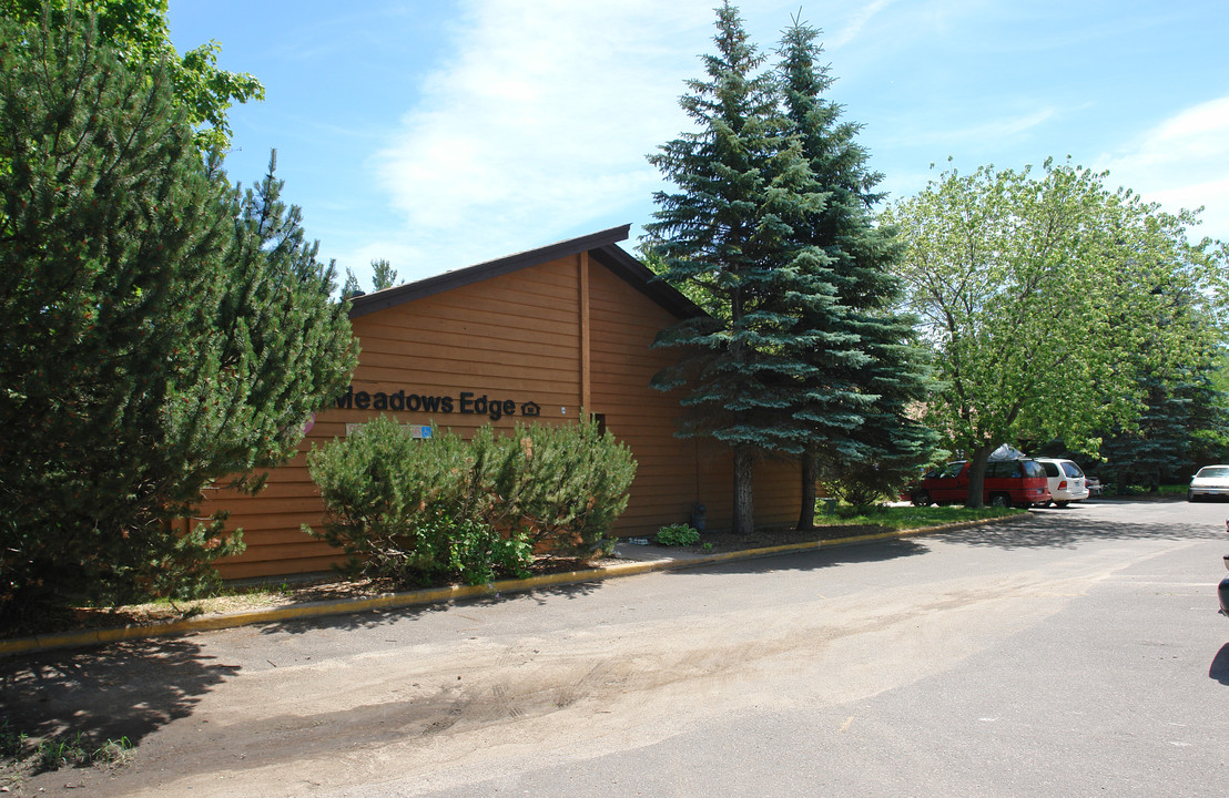 Meadows Edge in Isanti, MN - Foto de edificio