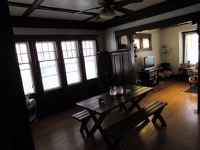 3466 N Downer Ave in Milwaukee, WI - Foto de edificio - Building Photo